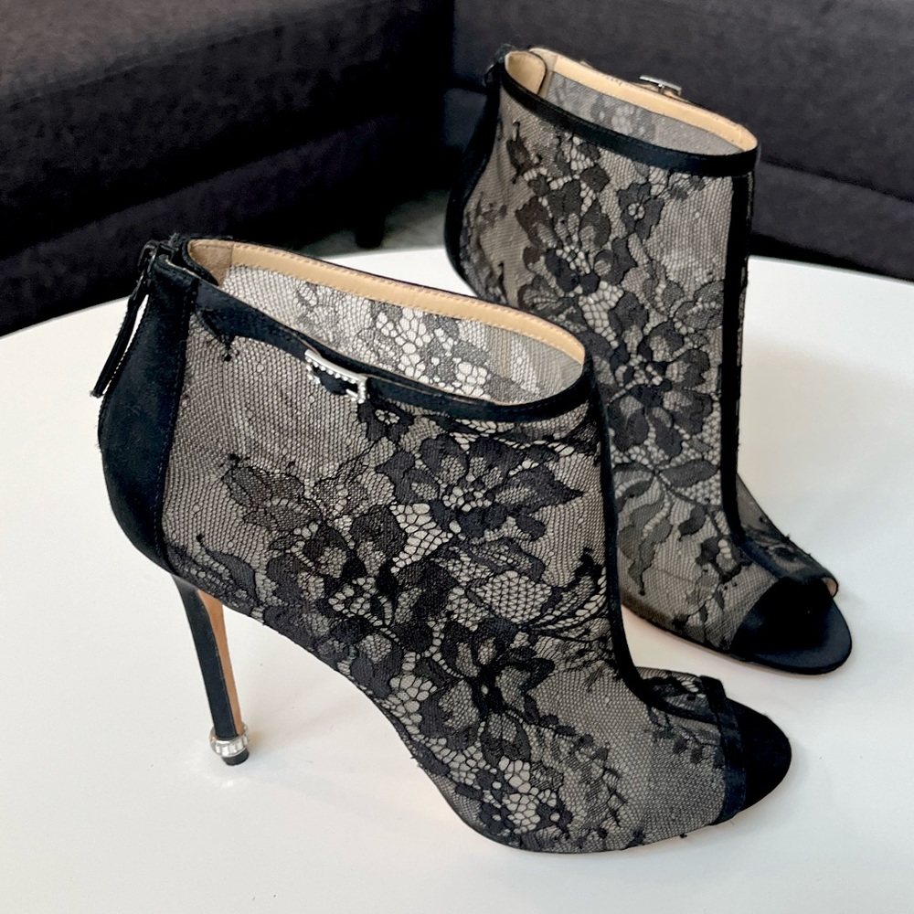 Badgley Mischka - Beautiful Lace Heels - I love these, but my feet have grown.🙂